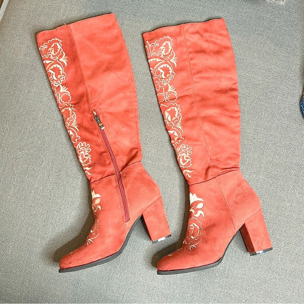 Kala Vella Rust Red Embroidered Suede Knee-High Heeled Boots - Picture 8 of 12